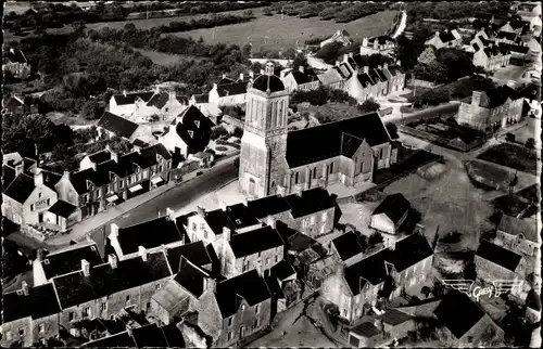 Ak Montmartin sur Mer Manche, Vue aerienne, L'Eglise