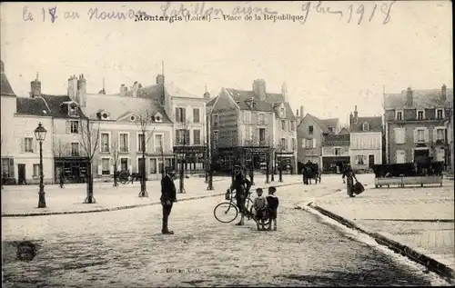 Ak Montargis Loiret, Place de la Republique