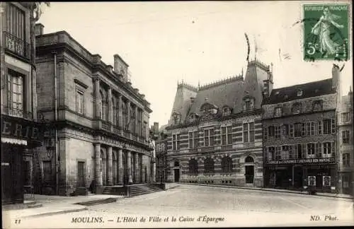 Ak Moulins Aisne, L'Hotel de Ville, La Caisse d'Epargne