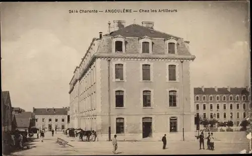 Ak Angoulême Charente, Chez les Artilleurs