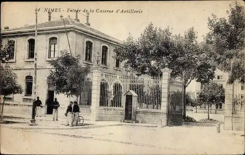 Ak Nîmes Gard, Entree de la Caserne d'Artillerie