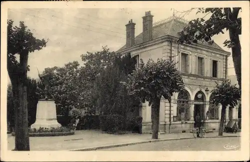 Ak Bourbon Lancy Saône et Loire, La Poste et le Monument de 1870