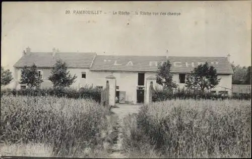 Ak Rambouillet Yvelines, La Ruche, vue des champs