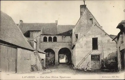 Ak Lavardin Loir et Cher, Cour d'une Maison Renaissance