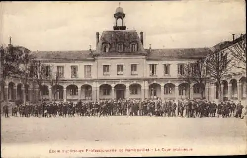 Ak Rambouillet Yvelines, Ecole Superieure Proifessionnelle, La Cour interieure