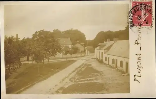 Ak Noyant la Plaine Maine et Loire, Straßenpartie