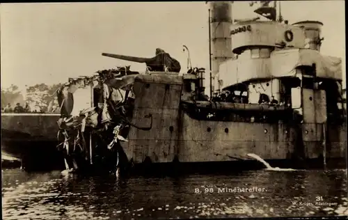 Ak Deutsches Kriegsschiff, Kaiserliche Marine, I. WK, SMS Torpedoboot B98 nach einem Minentreffer