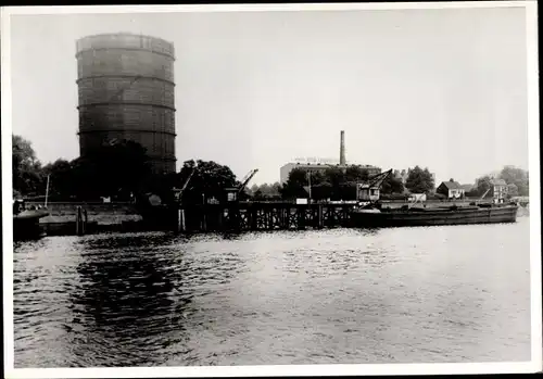 Foto Ak Lachmund Hamburg, Gasometer, Wasserpartie