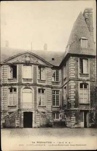 Ak Pont l'Évêque Calvados, La Sous Prefecture, Cour Interieur