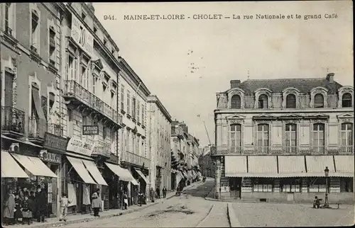 Ak Cholet Maine et Loire, La rue Nationale et le grand Café