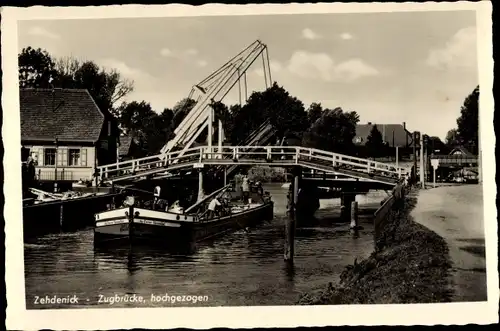 Ak Zehdenick in Brandenburg, Zugbrücke, hochgezogen, Binnenschiff Aug. Frever Marienthal