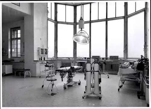 Foto Berlin, Bert Sass, Krankenhaus, Apparatur im Operationssaal
