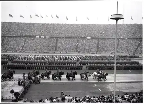 Foto Berlin, Bert Sass, Olympiastadion, Eröffnungsfeier, Polizeistaffeln, berittene Polizei