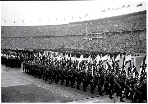 Foto Berlin, Bert Sass, Olympiastadion, Eröffnungsfeier, Staffeln der Landespolizei marschieren