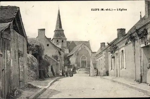 Ak Clefs Maine et Loire, Kirchpartie