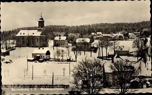 Ak Rautenkranz im Vogtland, Gesamtansicht, Winterpartie