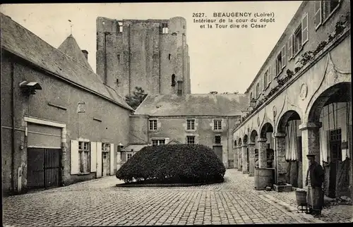 Ak Beaugency Loiret, Interieur de la Cour du Depot, La Tour dite de Caesar