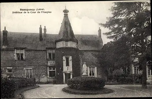 Ak Beaugency Loiret, Interieur de la Cour öde l'Hospice