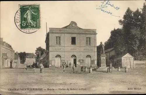 Ak Chateauneuf sur Sarthe Maine-et-Loire, Mairie, Statue de Robert le Fort