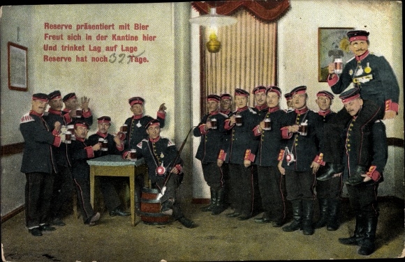 Ak Deutsche Soldaten im Kaiserreich, Reserve Gruppenbild mit Bierkrügen