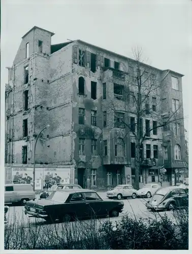 Foto Georg Schneider, Berlin Wilmersdorf, Nestorstraße, zerstörte Hausfassade, Lord Extra, Opel