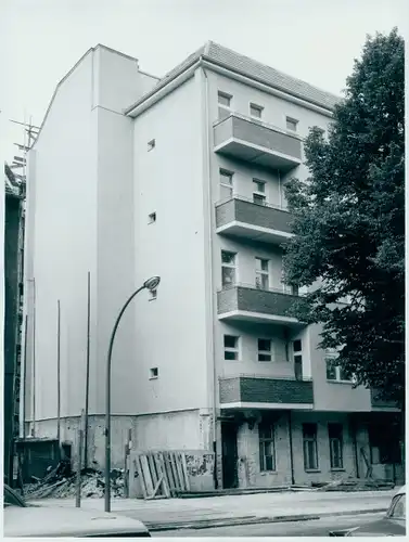 Foto Berlin Wilmersdorf Halensee, Architekt Georg Schneider, Nestorstraße, renovierte Hausfassade