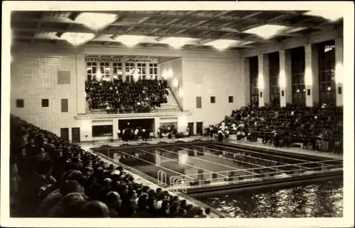Ak Hansestadt Rostock, Schwimmhalle Neptun, Zuschauer