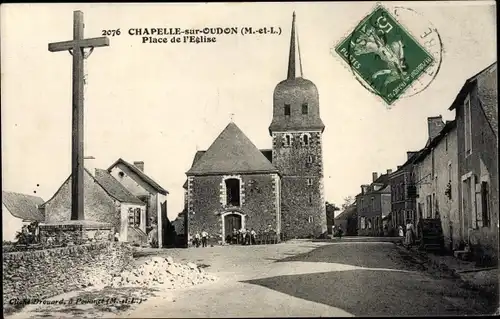 Ak Chapelle Saint Oudon Maine-et-Loire, Place de l'Eglise