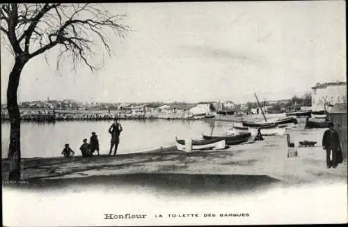 Ak Honfleur Calvados, La Toilette de Barques