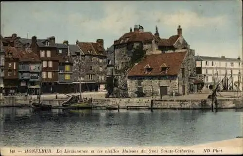 Ak Honfleur Calvados, La Lieutenance et les vieilles Maisons du Quai Sainte Catherine
