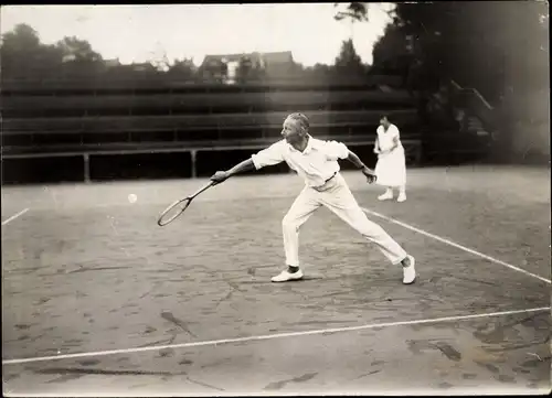 Foto Berlin Wilmersdorf Grunewald, Tennis Club Rot Weiß, Kronprinz Wilhelm beim Spiel