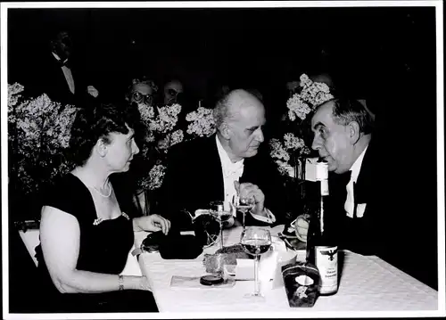 Foto Sass, Dirigent Wilhelm Furtwängler zu Tisch