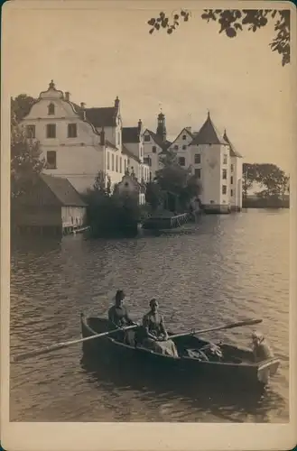 Kabinettfoto Ruderpartie an einem Wasserschloss