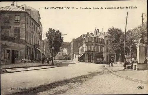 Ak Saint Cyr l'Ecole Yvelines, Carrefour Route de Versailles et Rue de l'École