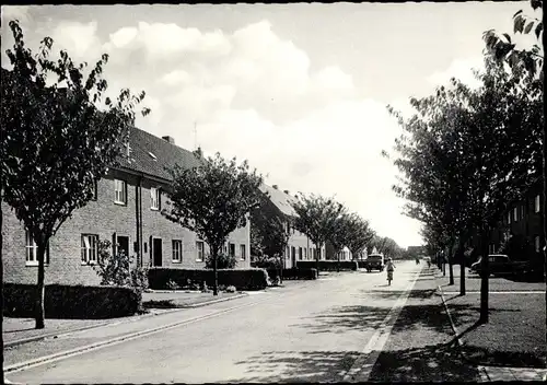 Ak Tönisvorst bei Kleve Nordrhein Westfalen, Kirchenfeld, Straßenpartie