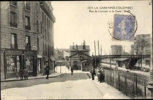 Ak La Garenne Colombes Hauts de Seine, Rue de l'arrivee et la Gare