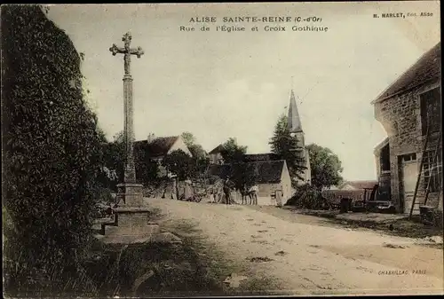 Ak Alise-Sainte-Reine Côte-d’Or, Rue de l'Eglise et Croix Gothique