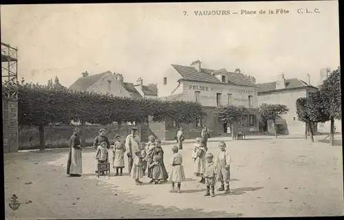 Ak Vaujours Seine Saint Denis, Place de la Fete