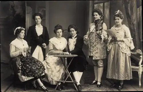 Foto Ak Klingenberg am Main, Theater Schauspielerinnen, Gruppenbild, Geige