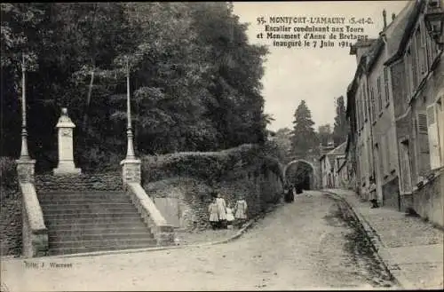 Ak Montfort l'Amaury Yvelines,, Escalier conduisant aux Tours et Monument d'Anne de Bretagne