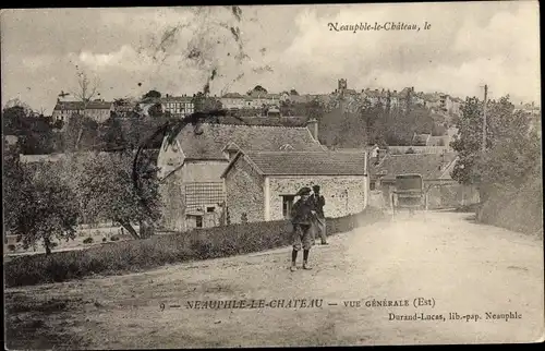 Ak Neauphle le Chateau Yvelines, vue générale prise de l'Est