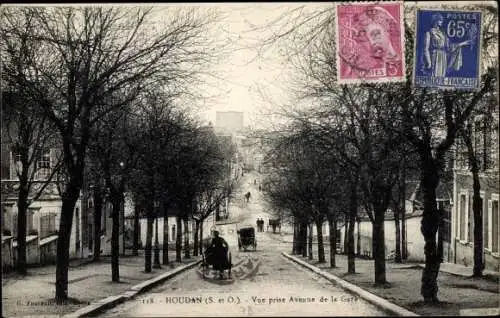 Ak Houdan Yvelines, vue prise Avenue de la Gare, coches