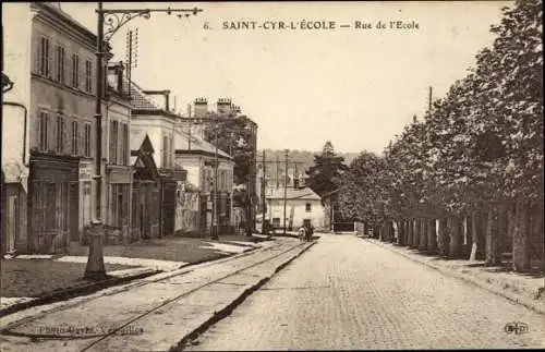 Ak Saint Cyr l'Ecole Yvelines, Rue de l'Ecole, voies ferrées