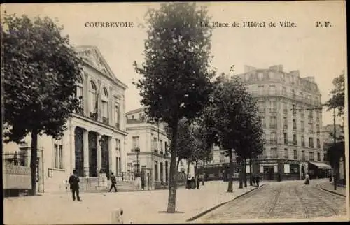 Ak Courbevoie Hauts de Seine, La Place de l'Hotel de Ville