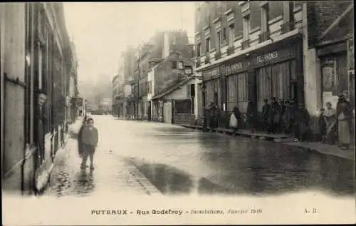Ak Puteaux Hauts de Seine, Rue Godefroy, Inondation des Quais, Janvier 1910