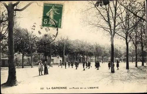 Ak La Garenne Colombes Hauts de Seine, La Place de la Liberte