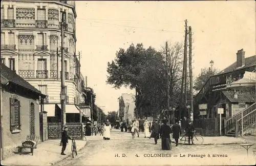 Ak Colombes Hauts de Seine, Le Passage a niveau