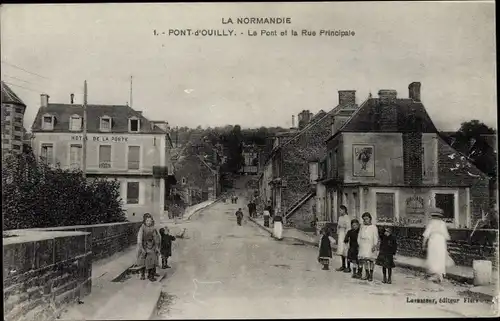 Ak Pont d Ouilly Calvados, Le Pont, Rue Principale