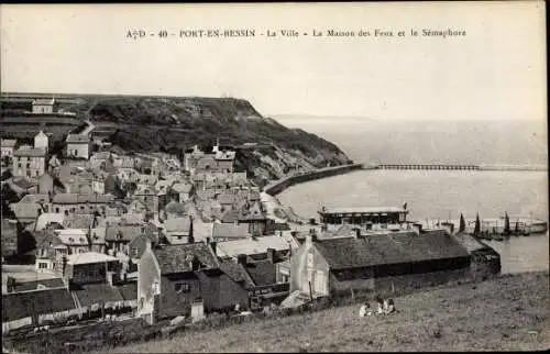 Ak Port en Bessin Calvados, La Ville, La Maison des Feux et le Semaphore