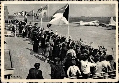 Ak Belgische Fluggesellschaft Sabena, Friends and relatives Waving Good Bye to Passengers